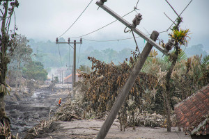 Erupsi Gunung Semeru Rusak Ratusan Gardu Listrik, 571 Rumah di Lumajang Terputus Jaringan