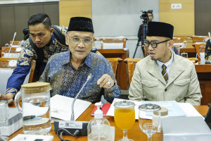 Raker Komisi VIII DPR dengan Menteri Haji dan Umrah