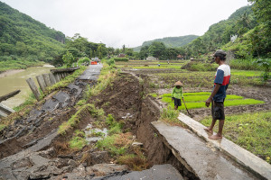 Jalan penghubung desa wisata amblas di Bantul