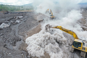 Upaya Antisipasi Risiko Erupsi Dan Banjir Lahar Semeru