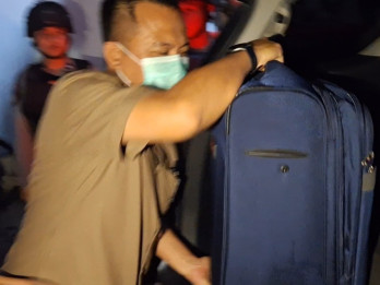 KPK Bawa 3 Koper Usai Geledah Kantor Kontraktor Monumen Reog Ponorogo, Sita Berkas Kontrak hingga Ponsel Direksi