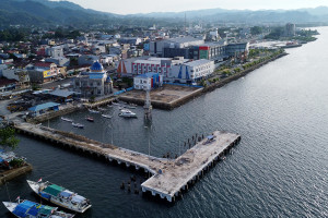 Pekerjaan rekonstruksi pelabuhan kelas III Mamuju