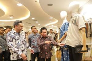 Kolaborasi BRI dan SOGO Pamerkan Produk Wastra Nusantara di Gerai Central Park