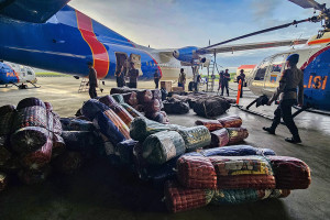 Pengiriman bantuan untuk korban bencana alam di Sumatera