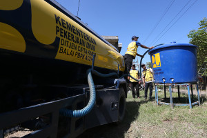 Bantuan air bersih untuk korban banjir di Aceh