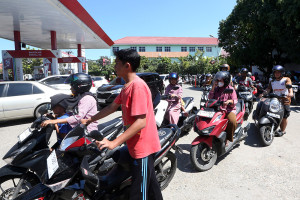 SPBU di Banda Aceh Dipadati Warga Usai Penetapan Status Tanggap Darurat Banjir dan Longsor