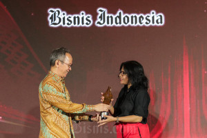 Bisnis Indonesia Raih Penghargaan OJK Apresiasi Media Massa 2025