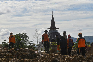 Pencarian korban longsor di Perumahan Matauli Tapteng