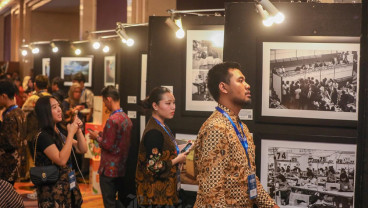 Pameran “Empat Dekade Konsisten Menavigasi Bisnis” Tampilkan 40 Karya Pewarta Foto Harian Bisnis Indonesia