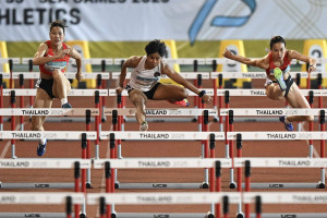 Dina Aulia raih emas lari gawang 100 meter putri SEA Games 2025