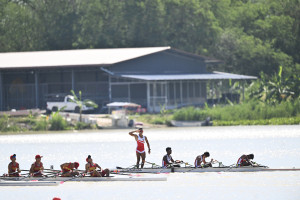Tim Dayung Quadruple Sculls Putra Indonesia Raih Medali Emas