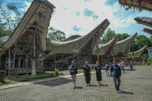 Wisata desa adat Kete Kesu di Toraja Utara
