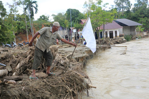 Bendera putih berkibar di Aceh Barat