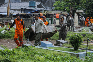Pengembalian fungsi lahan di TPU Kober Rawa Bunga