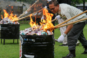 Pemusnahan Barang Bukti Rokok Ilegal Bernilai Rp13,9 Miliar