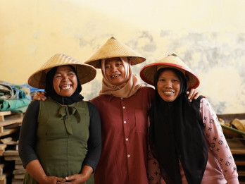Dari Peran Harian, Ibu-Ibu Mekaar Menguatkan Keluarga