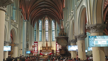 Suasana Khidmat Misa Natal di Gereja Katedral Jakarta