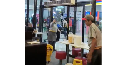 Jakarta Diguyur Hujan Deras saat Natal 2025, Atap Stasiun Gambir Bocor