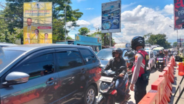 Wisata Cipanas Padat Pengunjung, Polisi Terapkan One Way di Garut