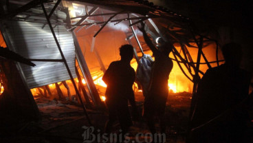 Kebakaran Lahap Papan Reklame di Mal Sarinah Jakarta