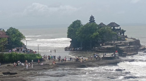 Libur Nataru, Tanah Lot Dikunjungi 6.000 Wisatawan per Hari