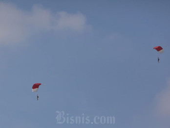 Penerjun Payung Hilang di Laut Pangandaran, Tim SAR Lakukan Pencarian