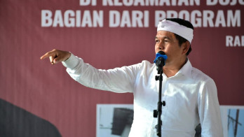 Dedi Mulyadi Turunkan Tarif Pajak Kendaraan Umum dan Barang