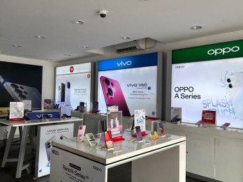 Cerita Pedagang Gerai HP: Minat Pembeli Tak Turun meski Harga Smartphone Naik
