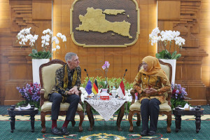 Gubernur Jatim dan Dubes Jerman Bahas Kerja Sama Transportasi Massal hingga Kesehatan