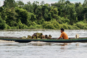 Distribusi Elpiji 3 Kg ke Danau Tundai Palangka Raya Dilakukan Lewat Jalur Sungai