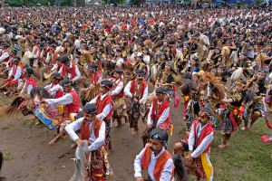 Ribuan Pelajar Pentaskan Tari Jaran Kepang di Temanggung