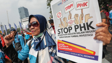 Ironi UU Ciptaker: PHK Cetak Rekor Pascapandemi, Kualitas Pekerjaan Turun