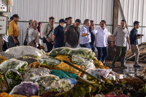 Menteri LHK Ultimatum Pengurus Pasar Induk Caringin