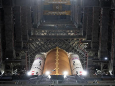NASA Siapkan Roket Raksasa SLS untuk Misi Berawak ke Bulan