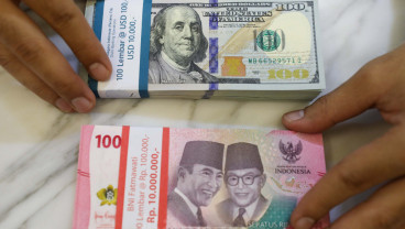 Rupiah Masih Dibayangi Tekanan Defisit, Tak Ikut Bergeliat Saat Greenback Jeblok