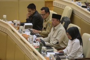 Menteri ATR/BPN Nusron Wahid Ikuti Raker Dengan DPR Bahas Penanganan Pascabencana di Indonesia