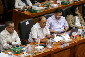 Kepala BGN RDP Dengan Komisi IX DPR Bahas Strategi Perbaikan Tata Kelola MBG