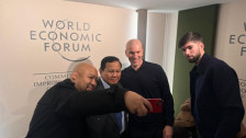 Potret Momen Hangat Prabowo Foto Bareng Zidane Sang Legenda Sepak Bola