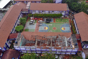 Atap Tiga Ruang Kelas SMAN 2 Gunungputri Ambruk Diterjang Hujan Lebat  Berita: