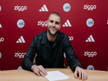 Resmi Bergabung, Direktur Ajax Sanjung Kiper Timnas Indonesia Maarten Paes