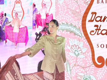 Harmoni Flora Nusantara dalam Koleksi Sekar Setaman Batik Danar Hadi