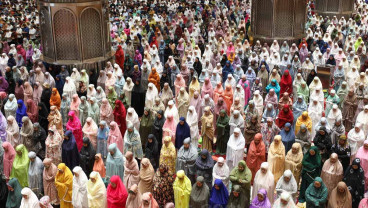 Perempuan Tarawih Sebaiknya di Rumah atau Masjid? Ini Hukum dan Dalilnya
