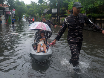 26 Titik Banjir di Bali, TNI AL Bantu Evakuasi Warga Denpasar