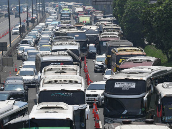 Kemacetan Parah di Tol Jakarta-Cikampek KM 47, H-2 Lebaran Arus Mudik Membludak