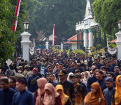 Ribuan Peserta Ikuti Kirab HUT ke-80 Sri Sultan HB X di Yogyakarta