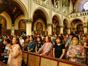 Kardinal Ignatius Suharyo Pimpin Misa Paskah di Katedral Jakarta