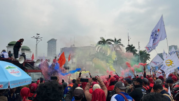 Buruh Demo di DPR, Tagih Janji Jelang May Day