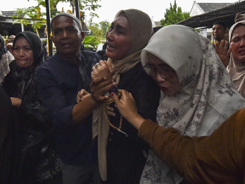 Jenazah Korban Kecelakaan Helikopter Tiba di Jambi, Disambut Isak Tangis Keluarga