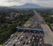 Kepadatan Jalur Puncak Bogor Libur Hari Buruh