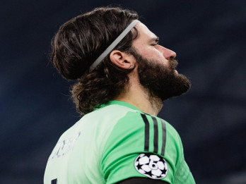 Bursa Transfer: Sepakati Gaji, Alisson Kian Dekat ke Juventus